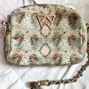 Kelly Wynne Crossbody Bag